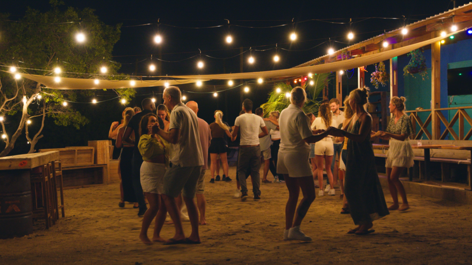 Interactive Bachata, Merengue and Salsa experience for hotel guests in Curaçao